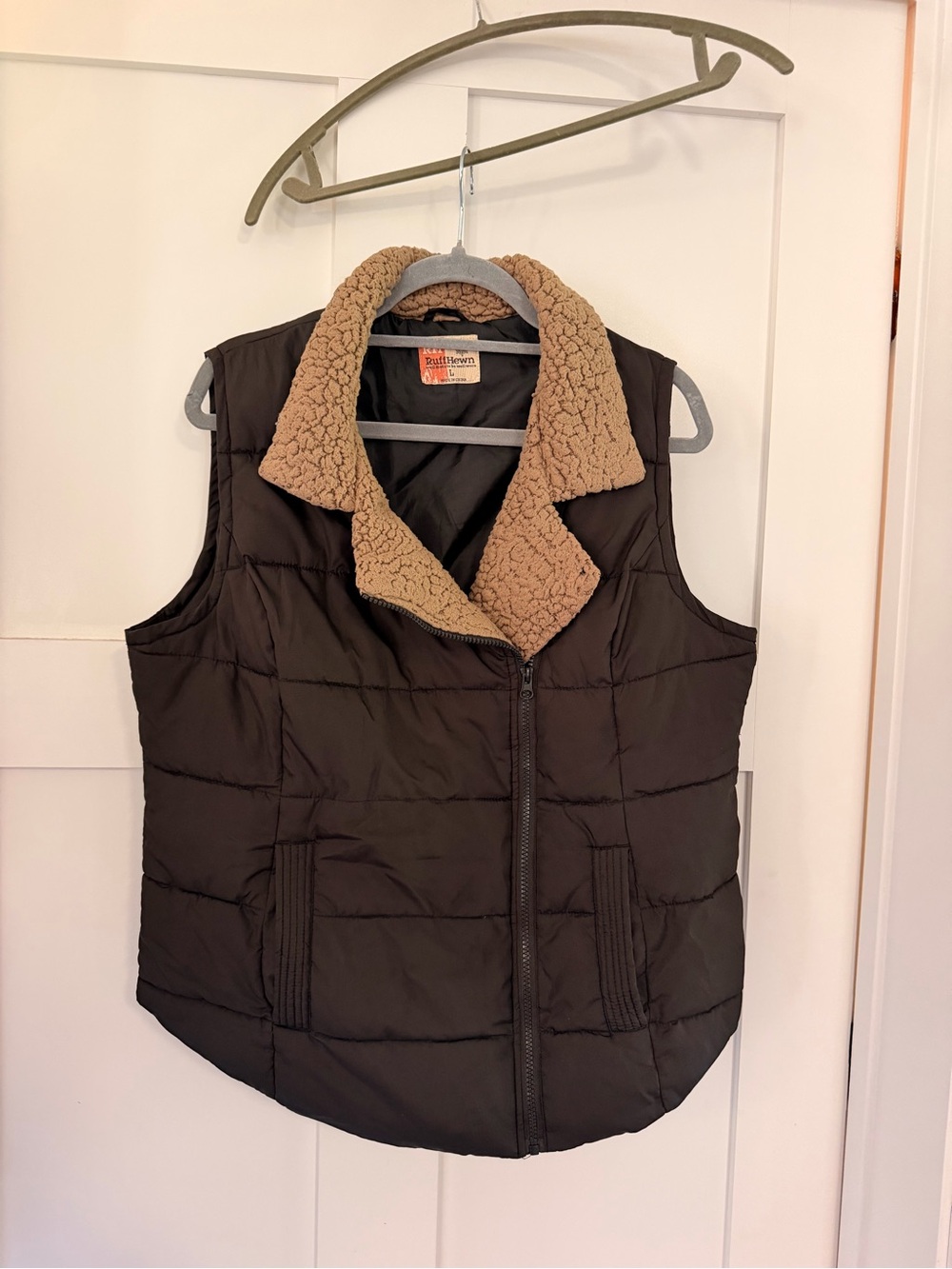 Women's Black Quilted Vest with Tan Sherpa Collar